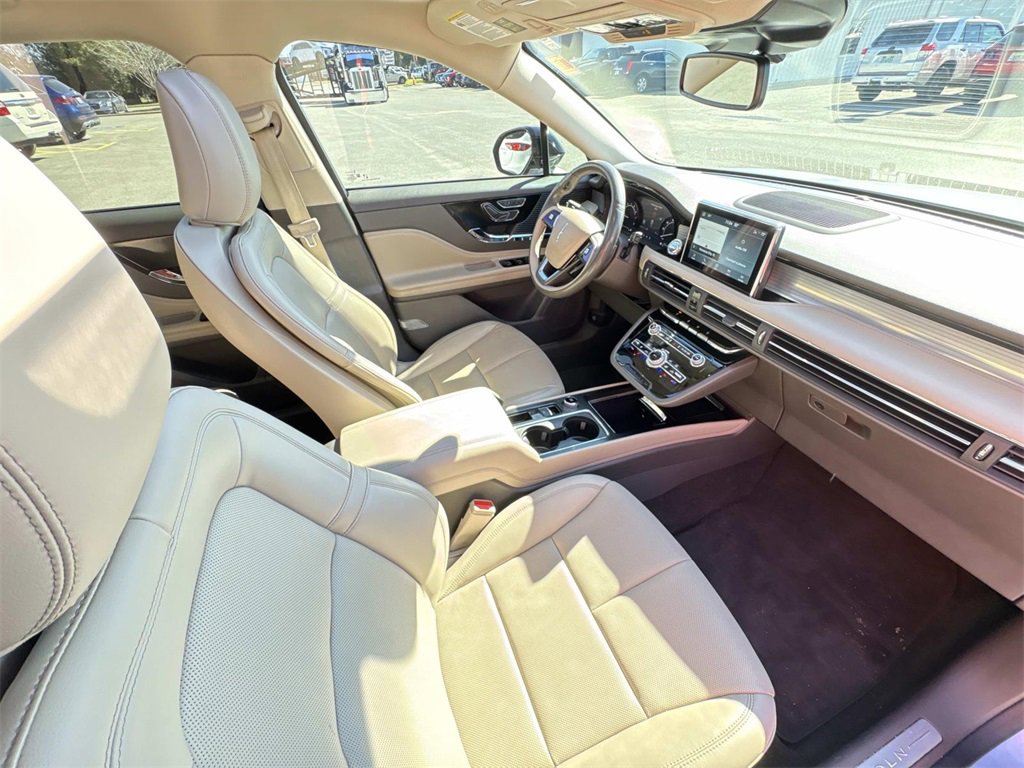 Used 2022 Lincoln Corsair FWD w/ Premium Package image 16