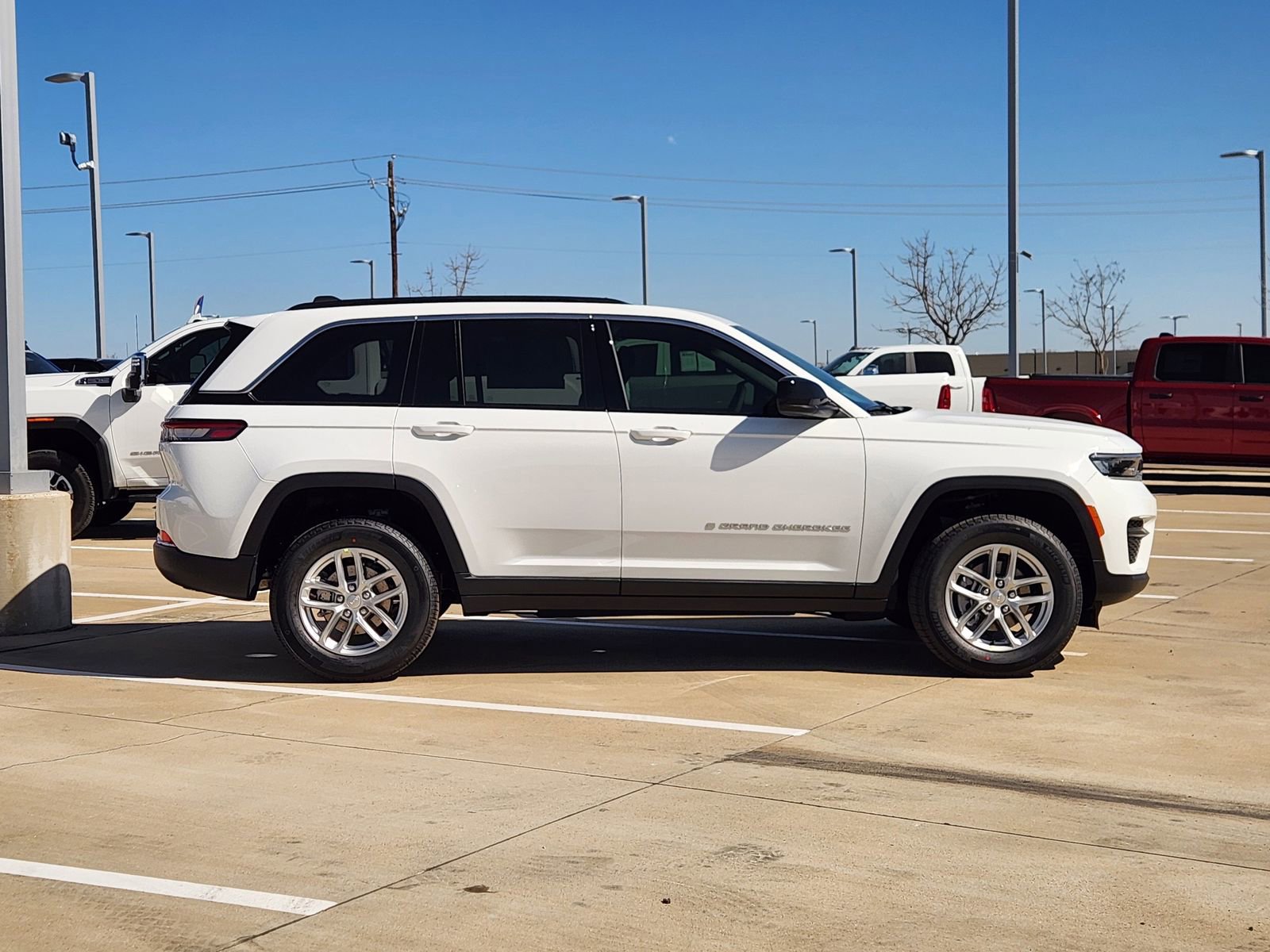 New 2026 Jeep Grand Cherokee Laredo RWD image 10