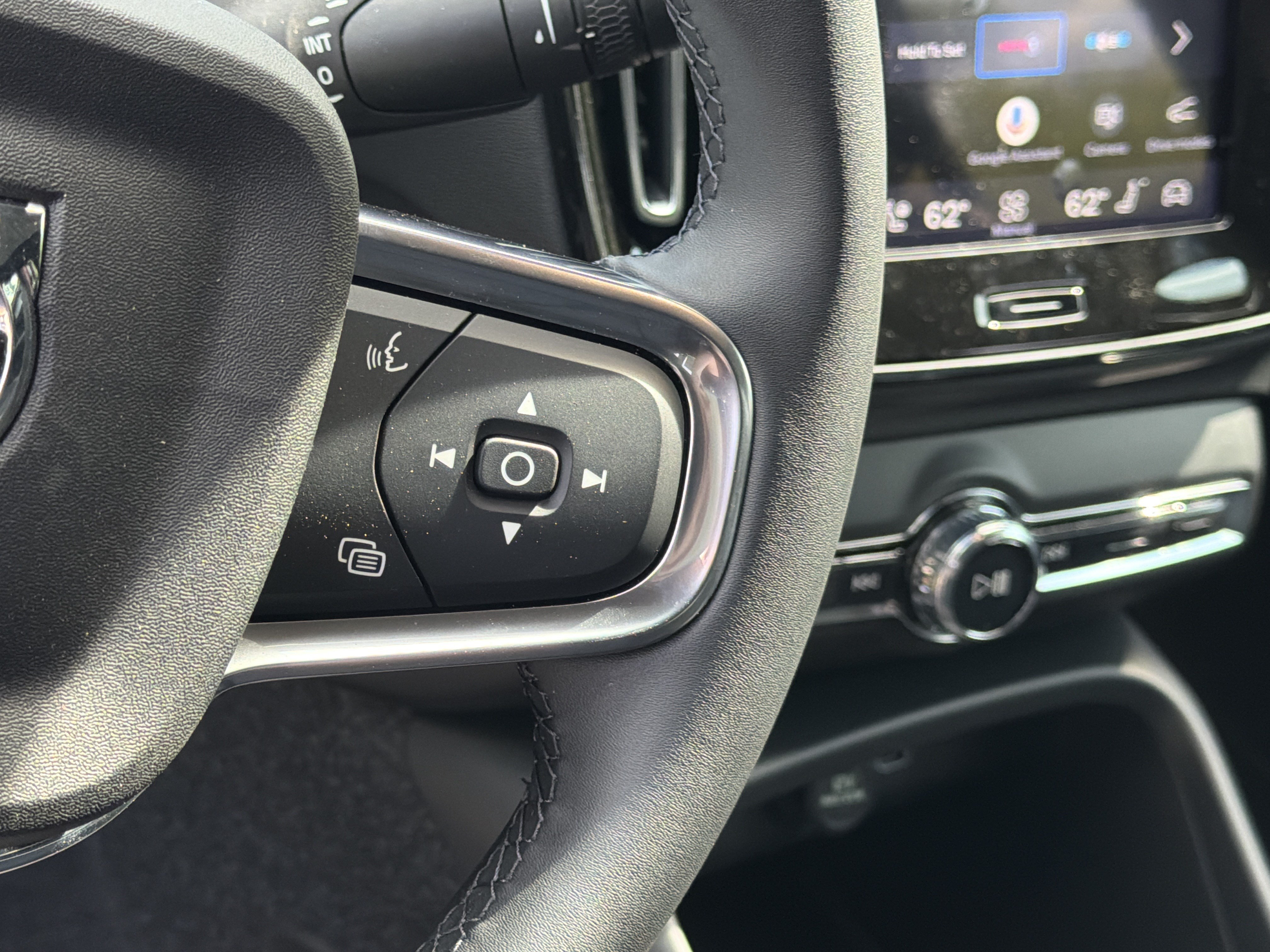 New 2026 Volvo XC40 B4 Core w/ Climate Package FWD image 22