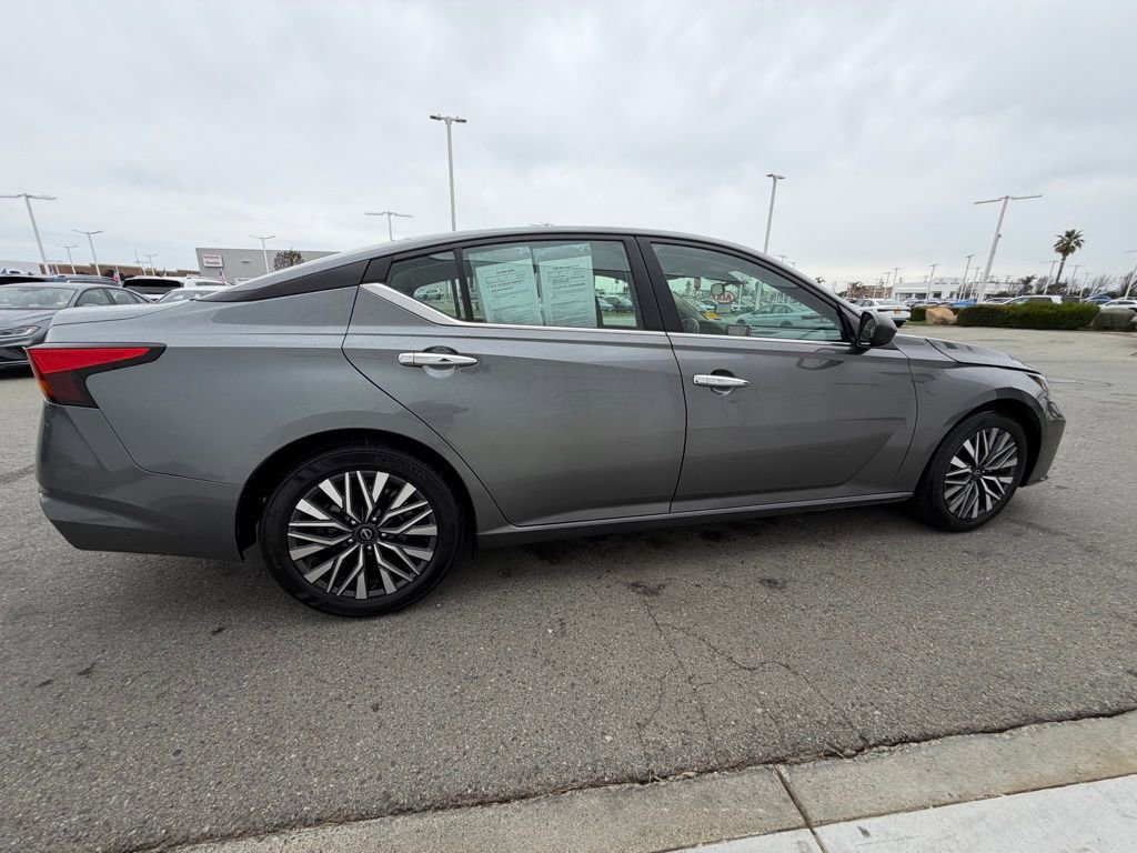 Used 2024 Nissan Altima 2.5 SV FWD image 7