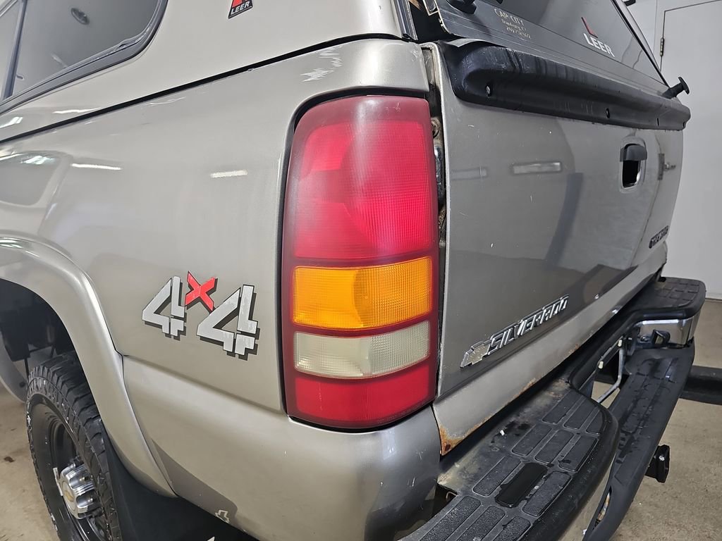 Used 2003 Chevrolet Silverado 2500 LS image 37