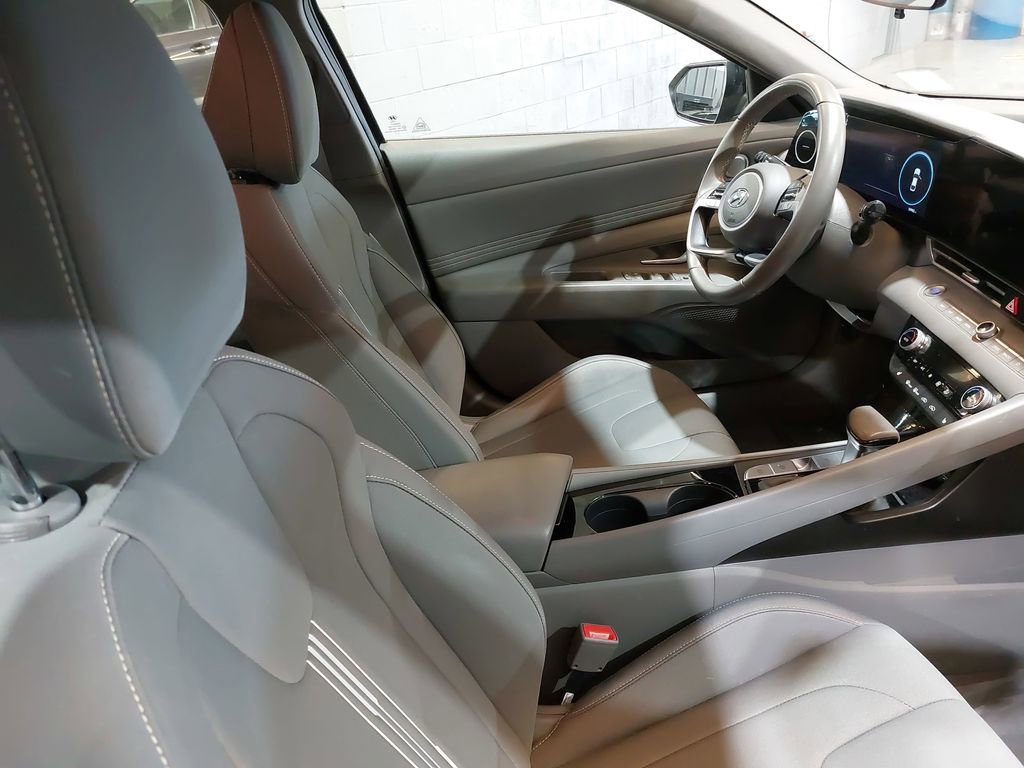 Used 2023 Hyundai Elantra SEL w/ Convenience Package FWD image 10