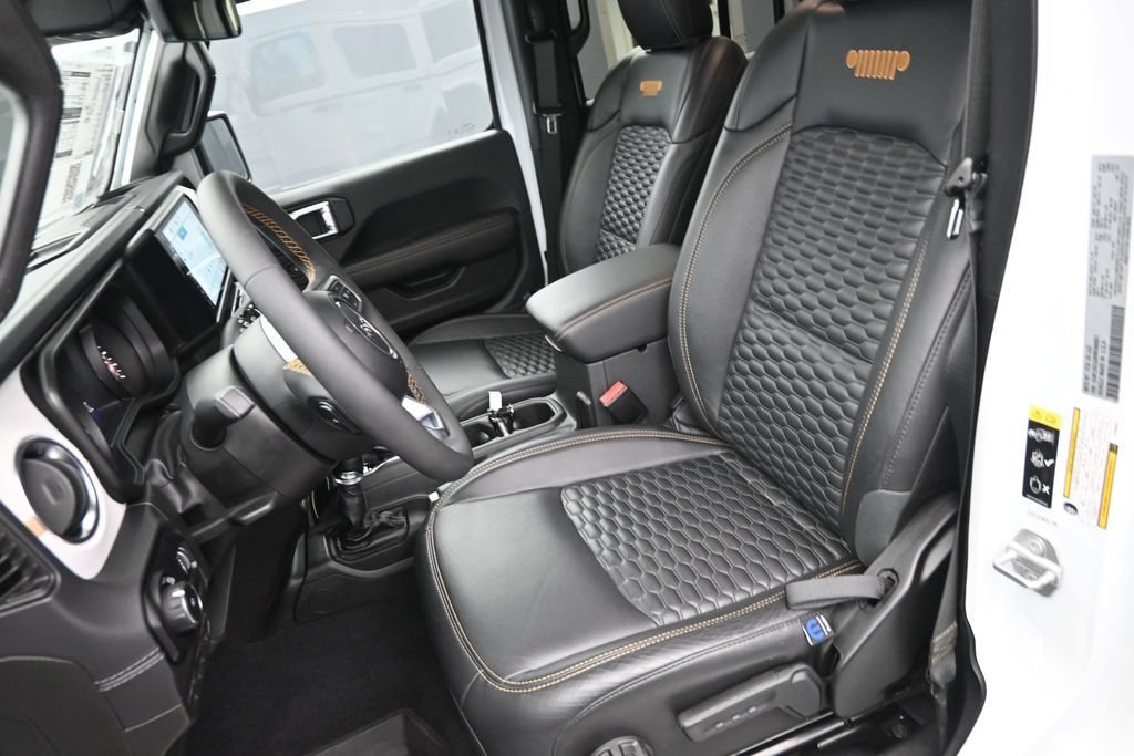 Used 2024 Jeep Wrangler Unlimited Sahara w/ Technology Group AWD/4WD image 15