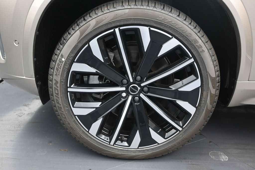New 2026 Volvo XC90 T8 Plus w/ Protection Package Premier AWD/4WD image 9
