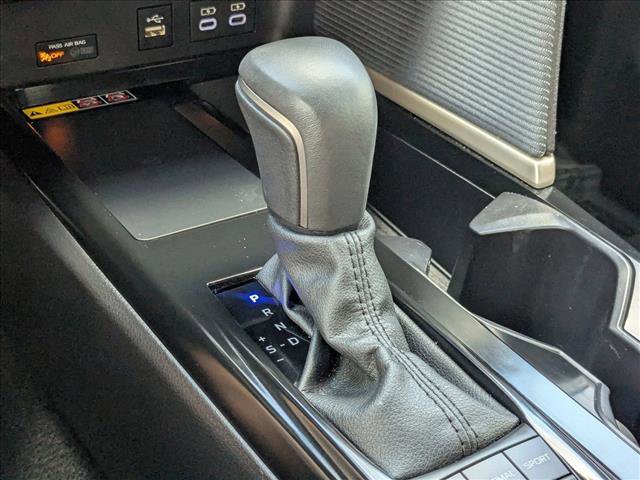 Used 2025 Toyota Camry SE FWD image 11