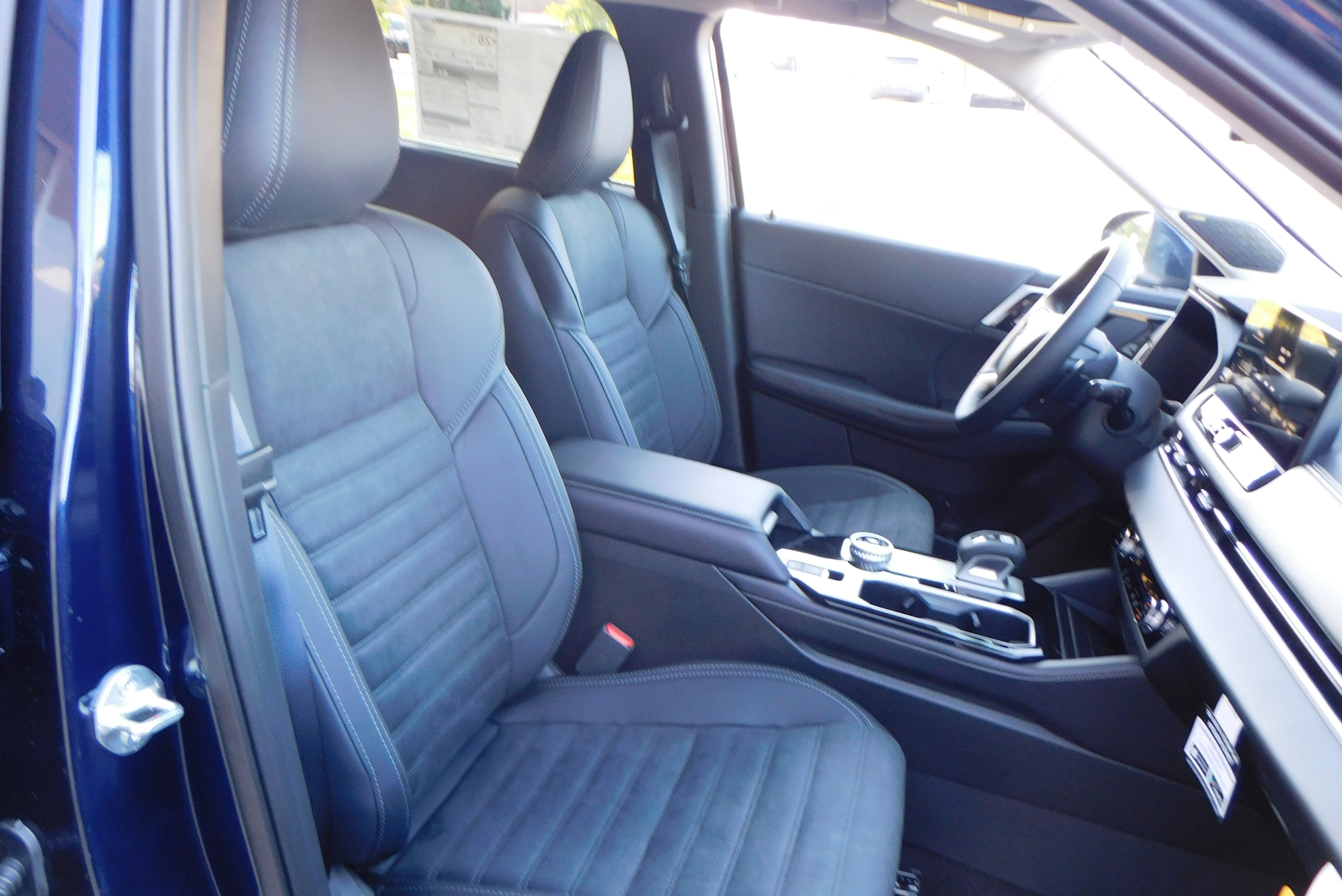 Used 2025 Mitsubishi Outlander SE image 27