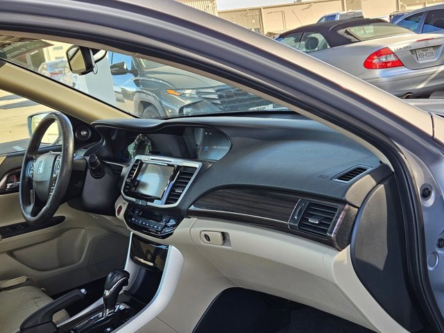 Used 2017 Honda Accord EX-L image 25
