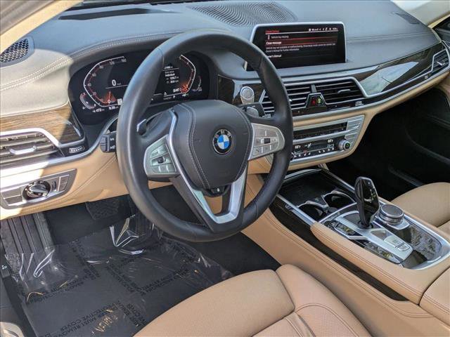Used 2022 BMW 740i image 10