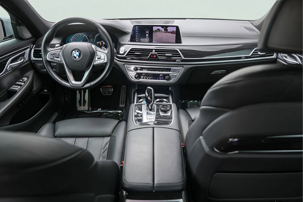 Used 2019 BMW 740i w/ Executive Package RWD image 29