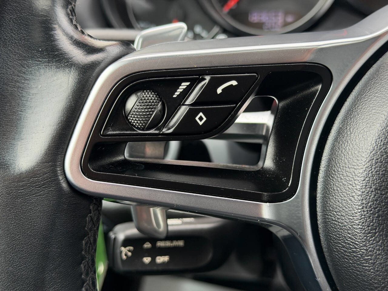 Used 2015 Porsche Cayenne S image 40