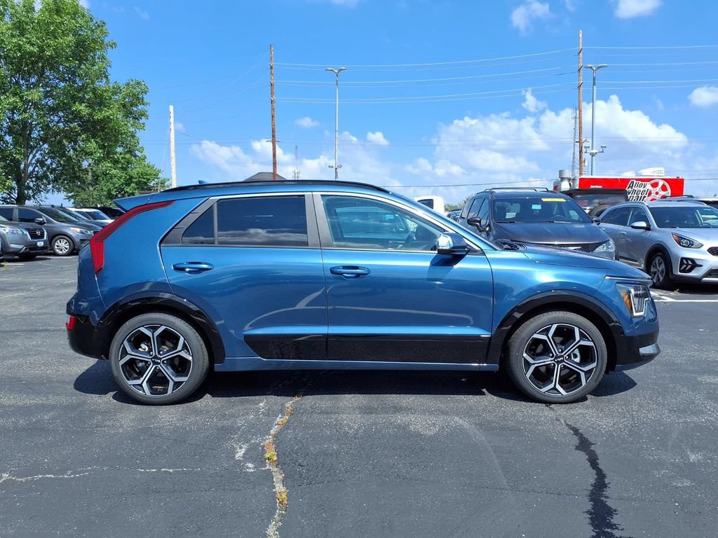 Used 2025 Kia Niro EX Touring FWD image 2