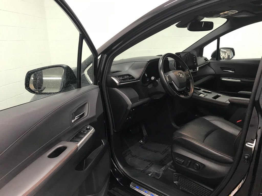 Used 2021 Toyota Sienna XSE image 11