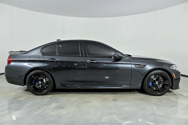 Used 2015 BMW M5 RWD image 11