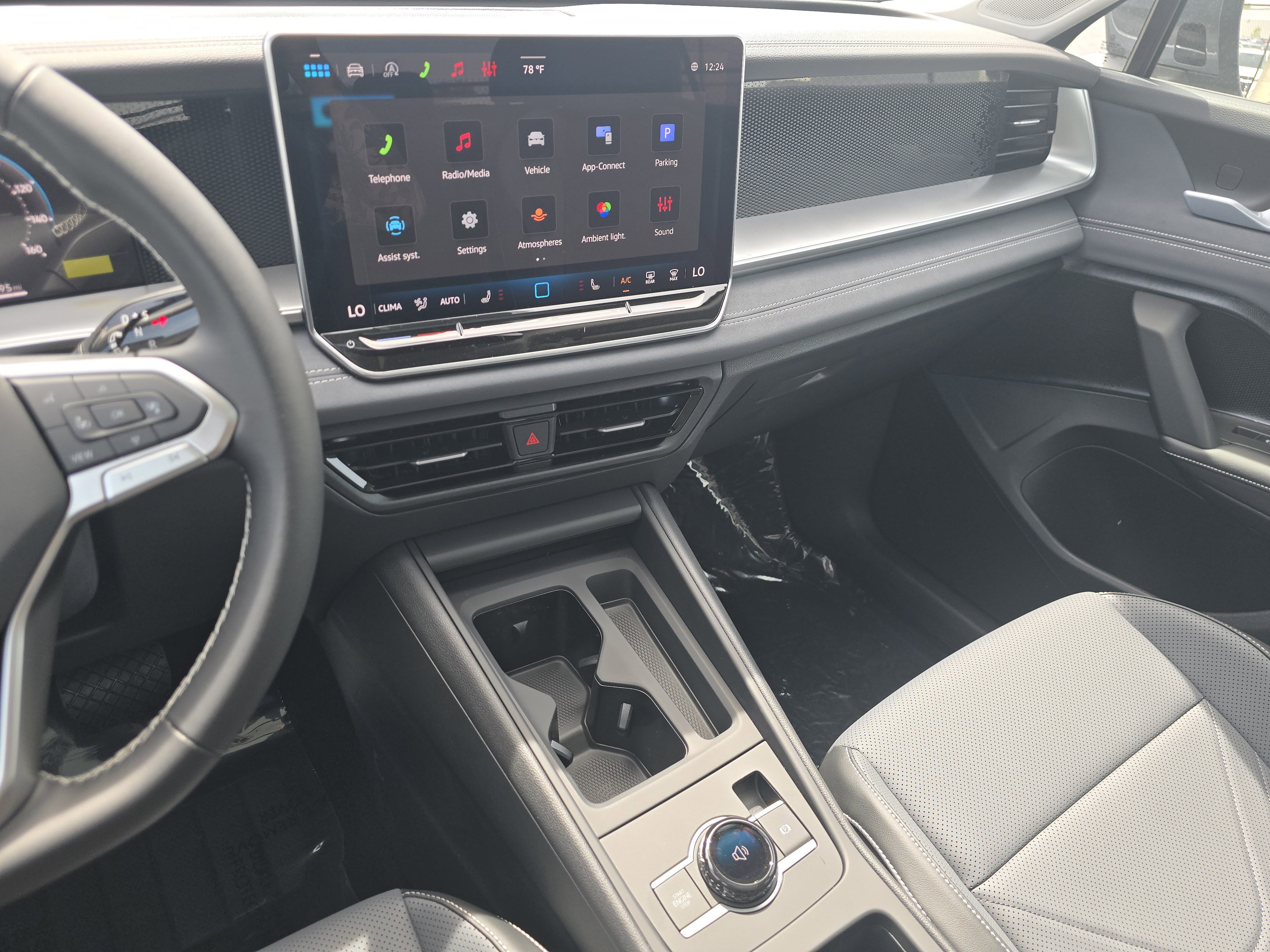 New 2026 Volkswagen Tiguan SE FWD image 24