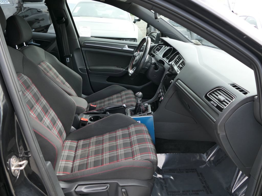 Used 2018 Volkswagen GTI SE image 25