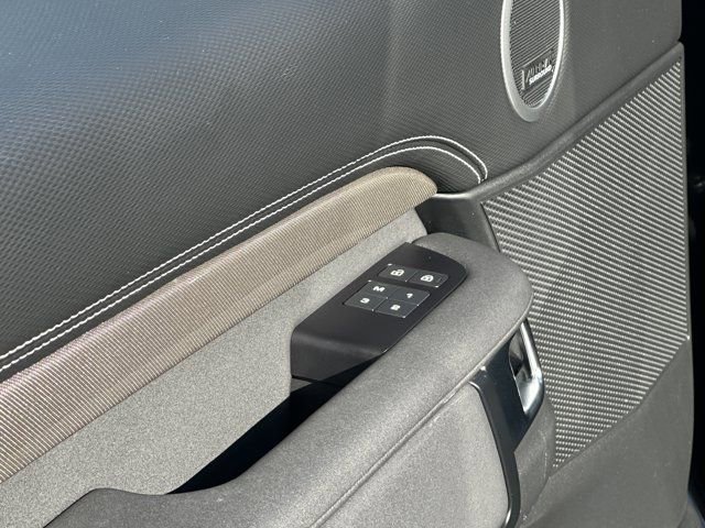 Used 2023 Land Rover Discovery HSE R-Dynamic image 14