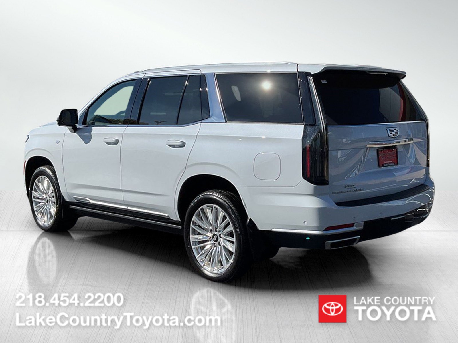 Used 2026 Cadillac Escalade Luxury w/ LPO, Floor Liner Package AWD/4WD image 3