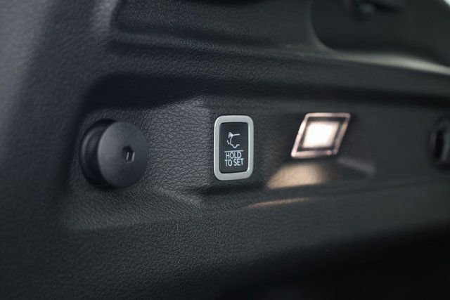 Used 2025 Jeep Grand Cherokee L Laredo w/ Luxury Tech Group I image 31