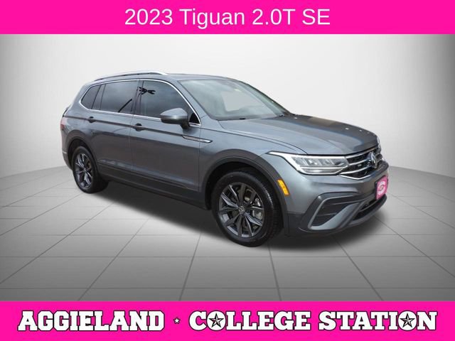 Used 2023 Volkswagen Tiguan SE w/ Panoramic Sunroof Package FWD image 1