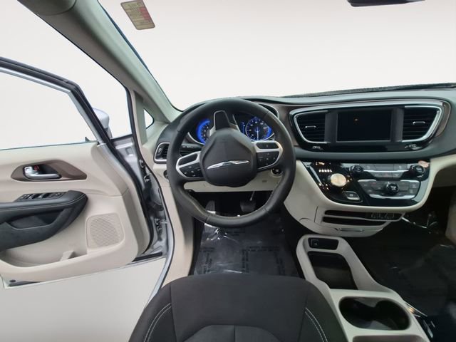 Used 2023 Chrysler Voyager LX FWD image 12