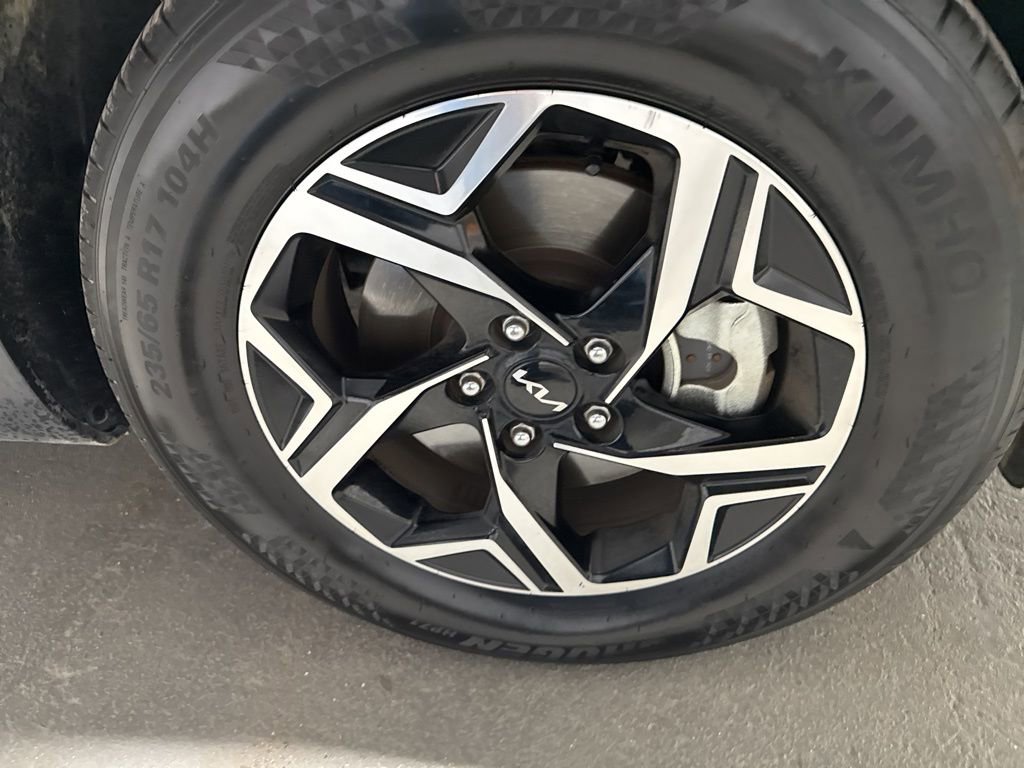 Used 2025 Kia Sportage LX image 40