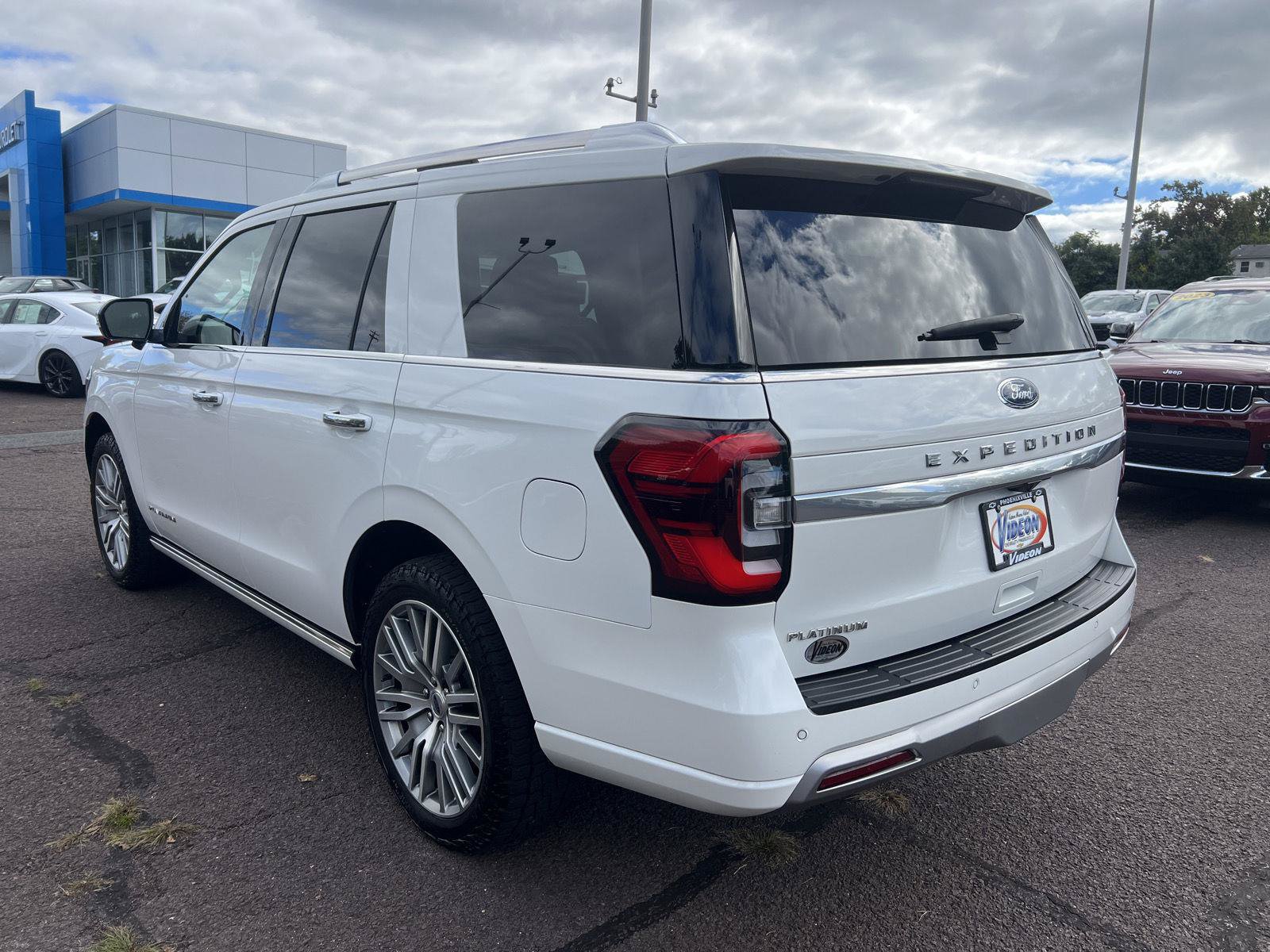 Used 2022 Ford Expedition Platinum AWD/4WD image 5