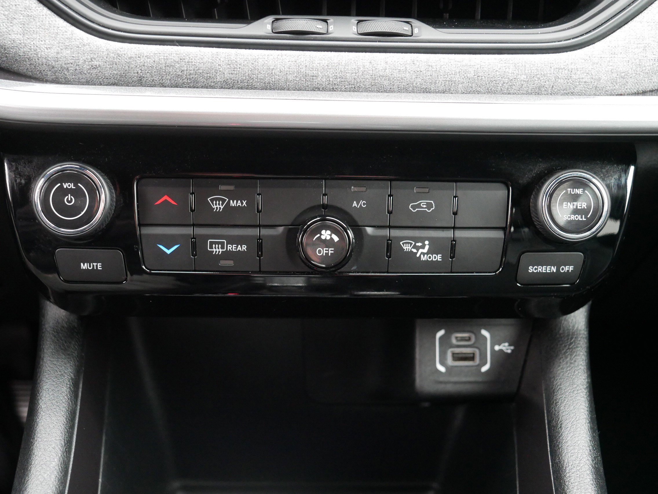 Certified 2024 Jeep Compass Latitude image 23