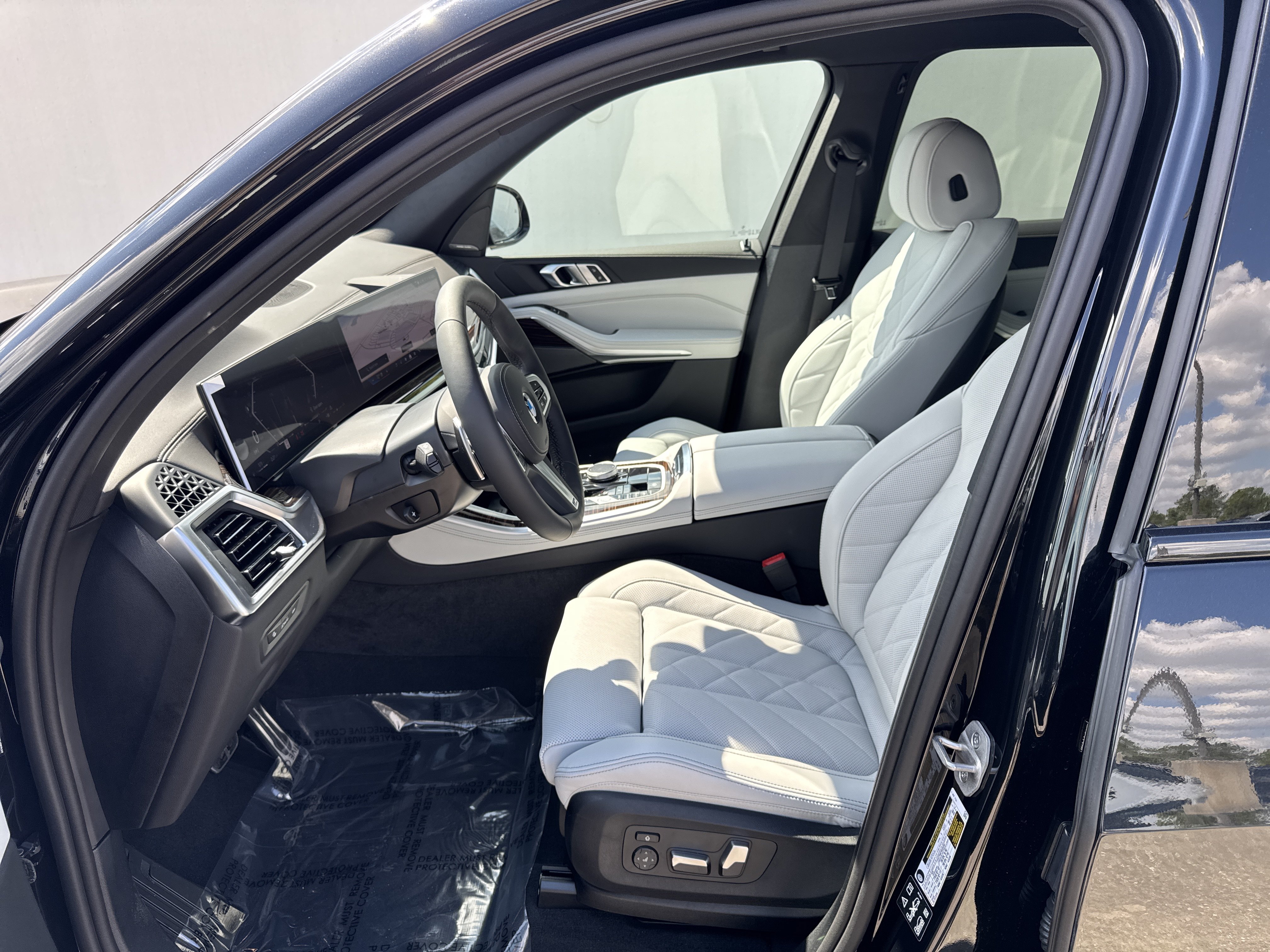 New 2026 BMW X5 xDrive40i w/ M Sport Package AWD/4WD image 14