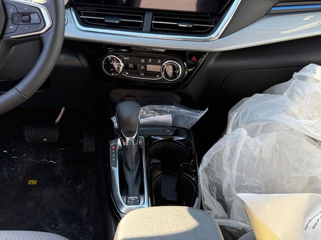 Used 2025 Chevrolet Trax LT w/ Driver Confidence Package image 14
