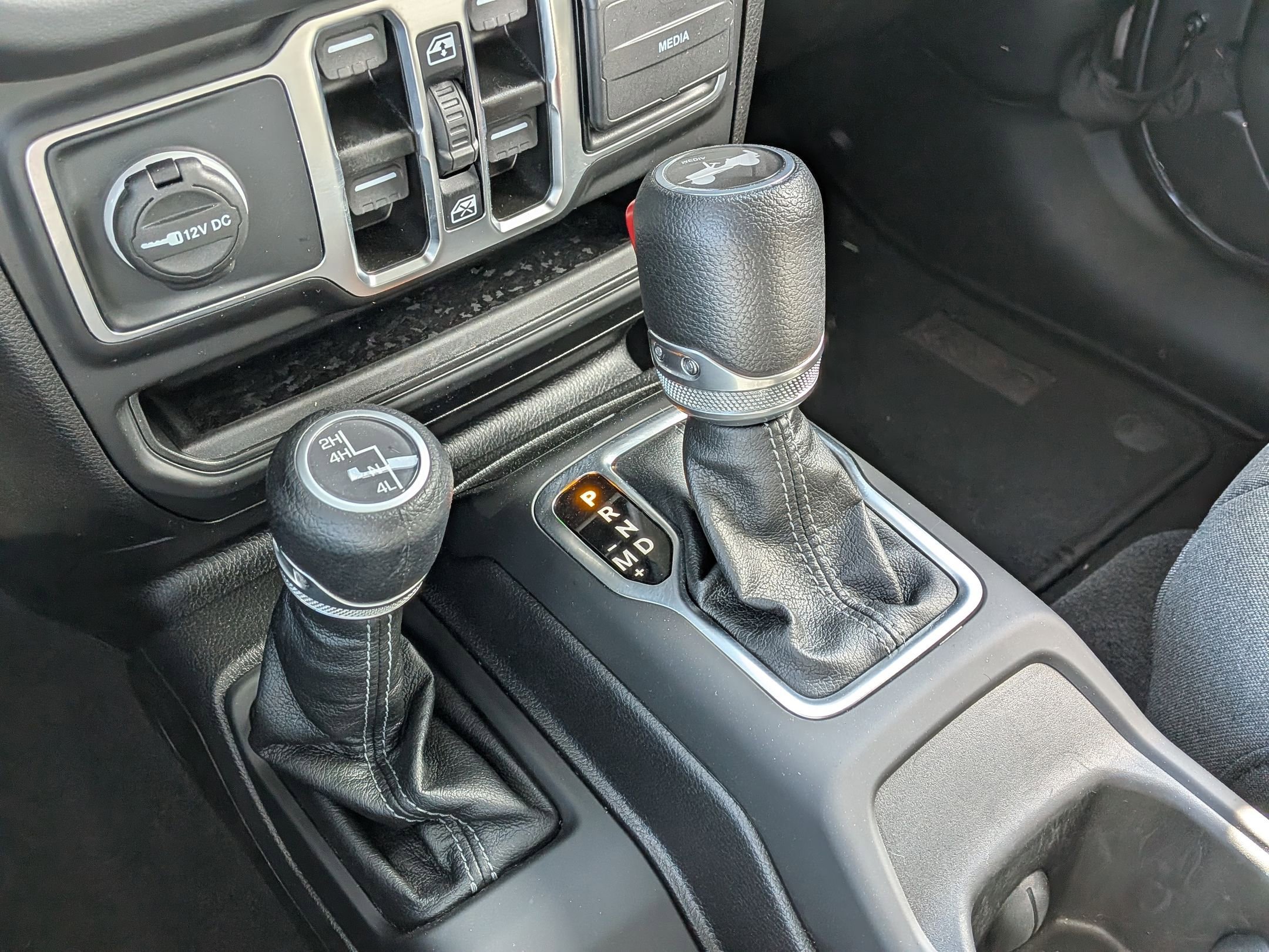 Used 2025 Jeep Wrangler Sahara AWD/4WD image 24