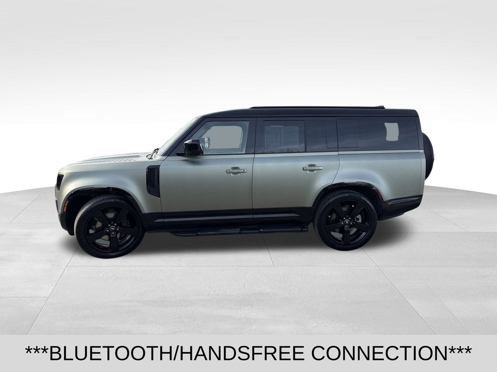 Used 2025 Land Rover Defender 130 X-Dynamic SE image 2