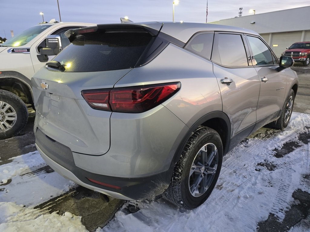 Used 2023 Chevrolet Blazer LT image 3