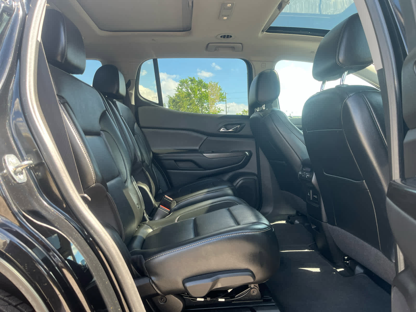 Used 2022 GMC Acadia SLT w/ Technology Package image 34