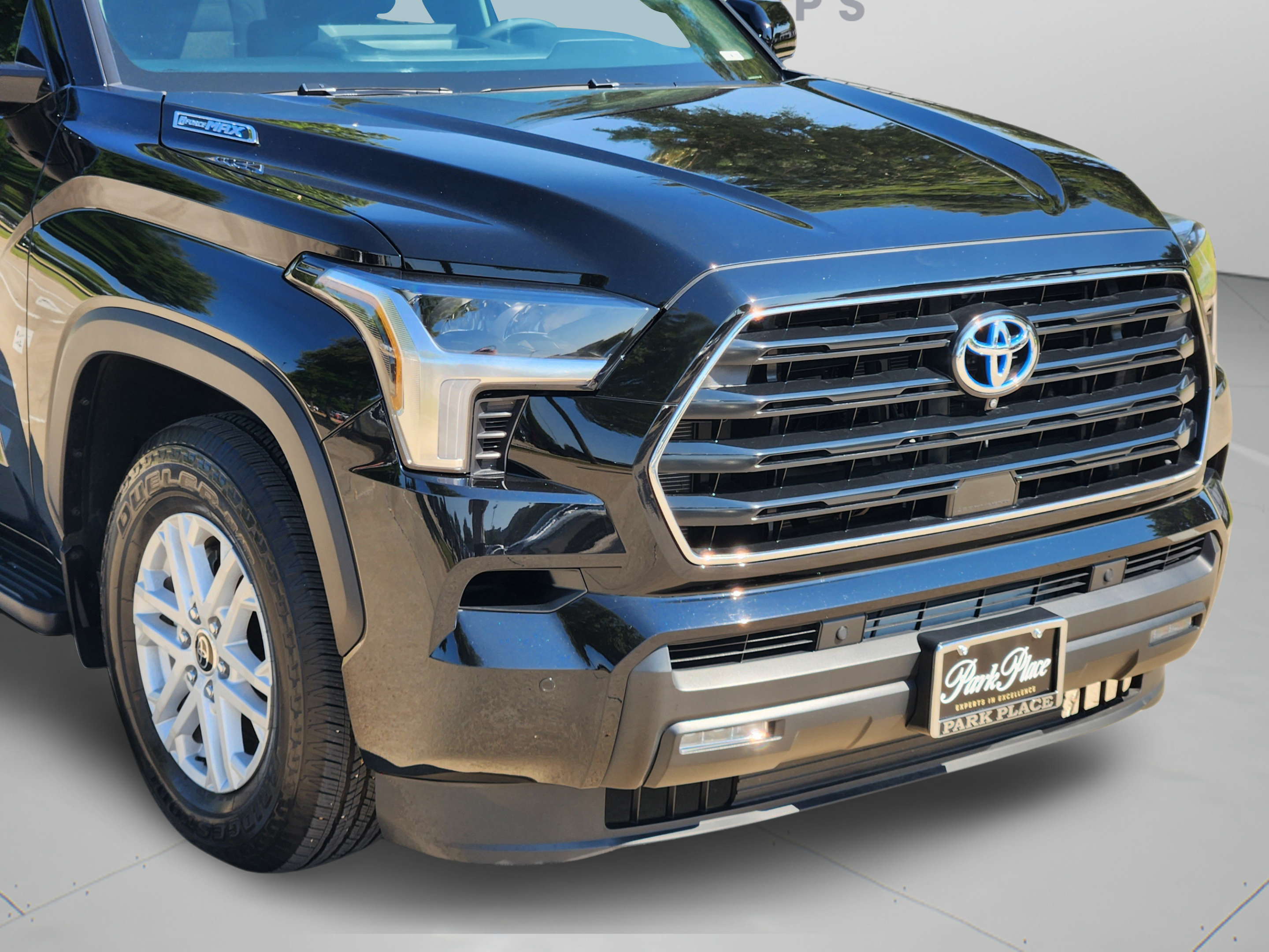 Used 2024 Toyota Sequoia SR5 w/ SR5 Premium Package AWD/4WD image 31