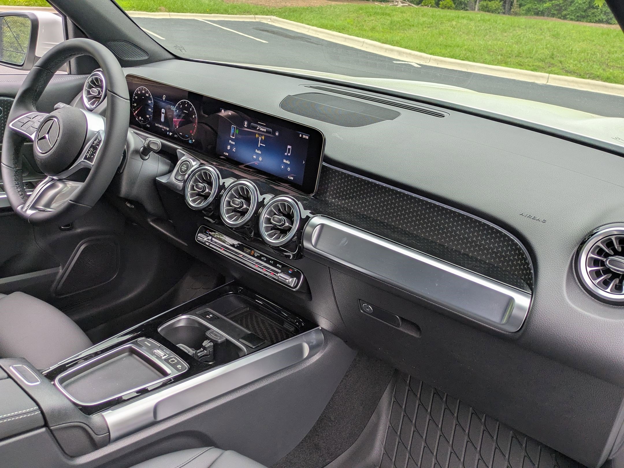 New 2025 Mercedes-Benz GLB 250 image 34