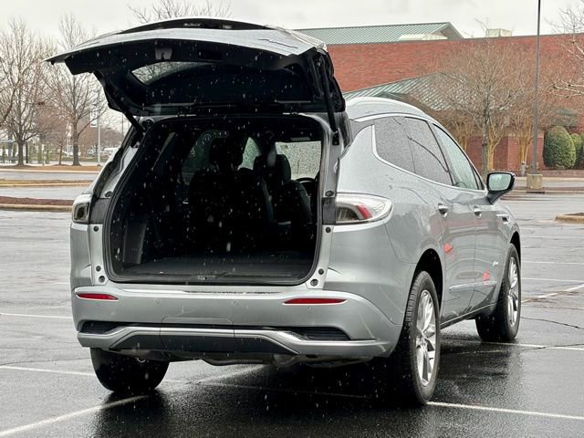 Used 2024 Buick Enclave Avenir image 18