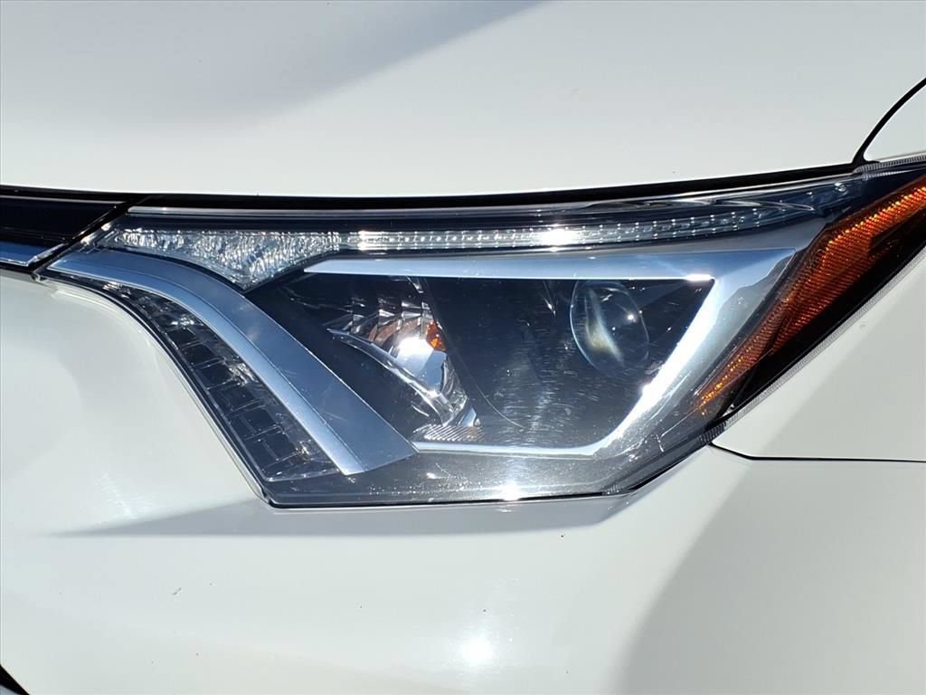 Used 2018 Toyota RAV4 XLE w/ Convenience Package AWD/4WD image 11