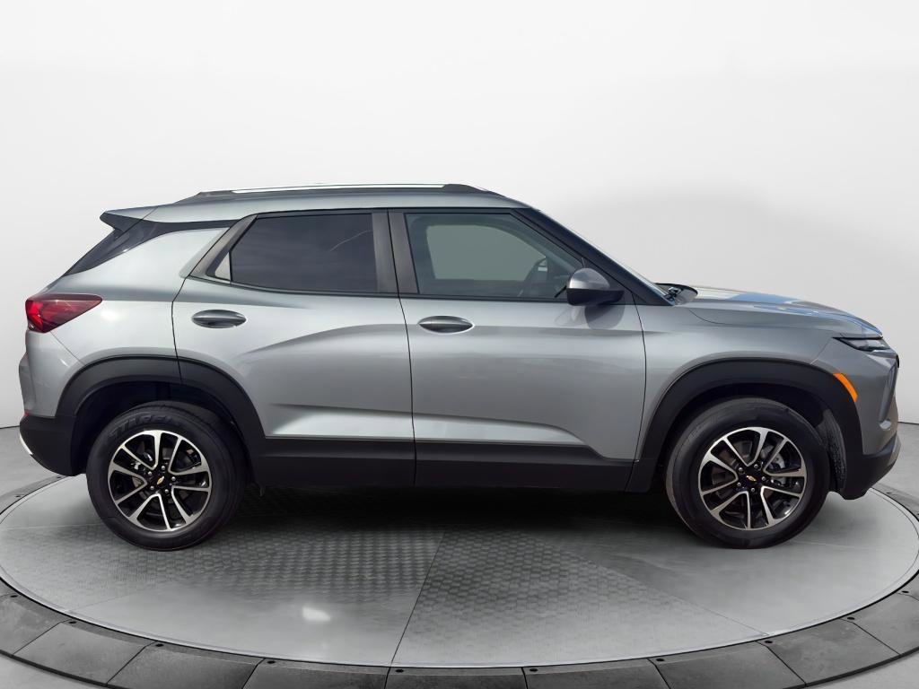 Used 2025 Chevrolet TrailBlazer LT AWD/4WD image 4