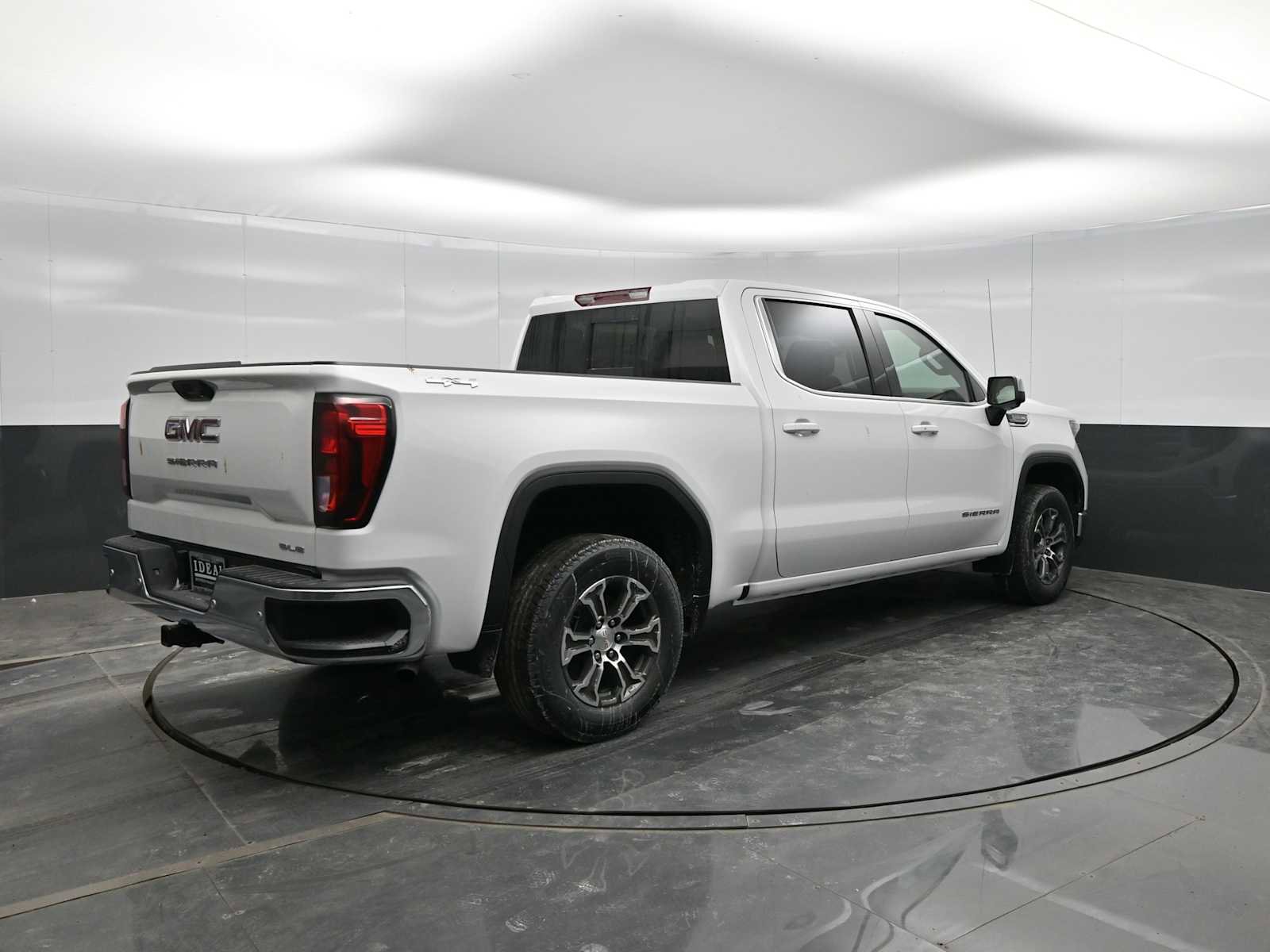New 2026 GMC Sierra 1500 SLE w/ Preferred Package image 8