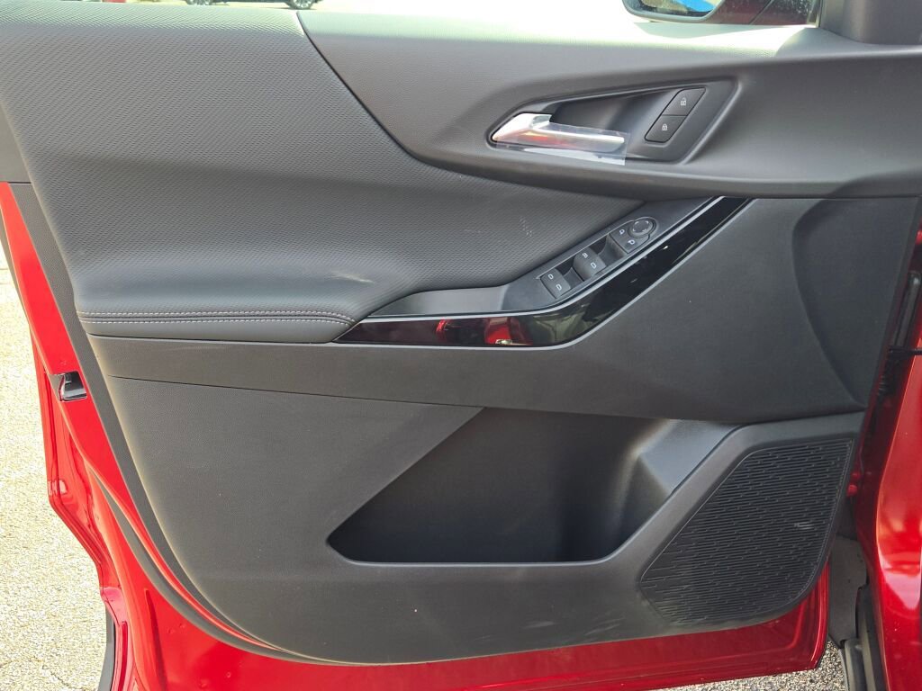 New 2026 Chevrolet Equinox LT w/ LPO, Floor Liner Package FWD image 19