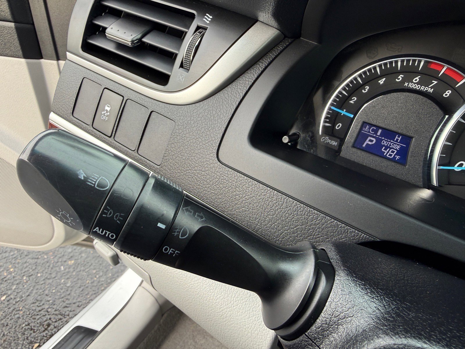 Used 2013 Toyota Camry XLE w/ Leather Pkg image 35