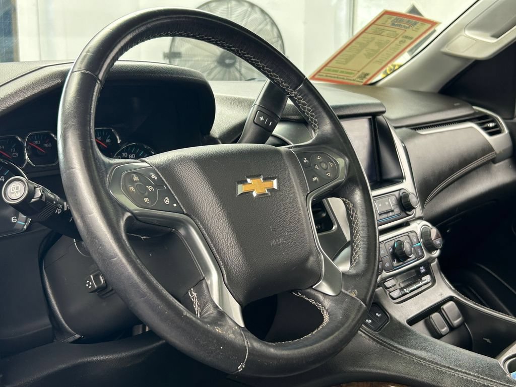 Used 2020 Chevrolet Suburban LT RWD image 16