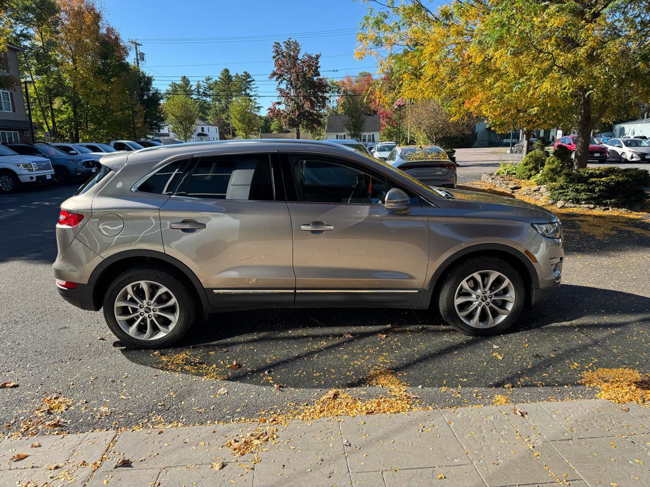 Used 2019 Lincoln MKC Select w/ Select Plus Package AWD/4WD image 6