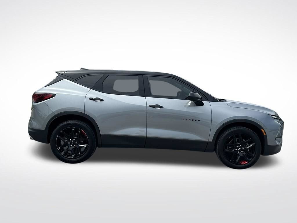 Used 2023 Chevrolet Blazer LT FWD image 7