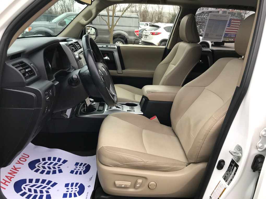 Used 2017 Toyota 4Runner SR5 Premium image 25