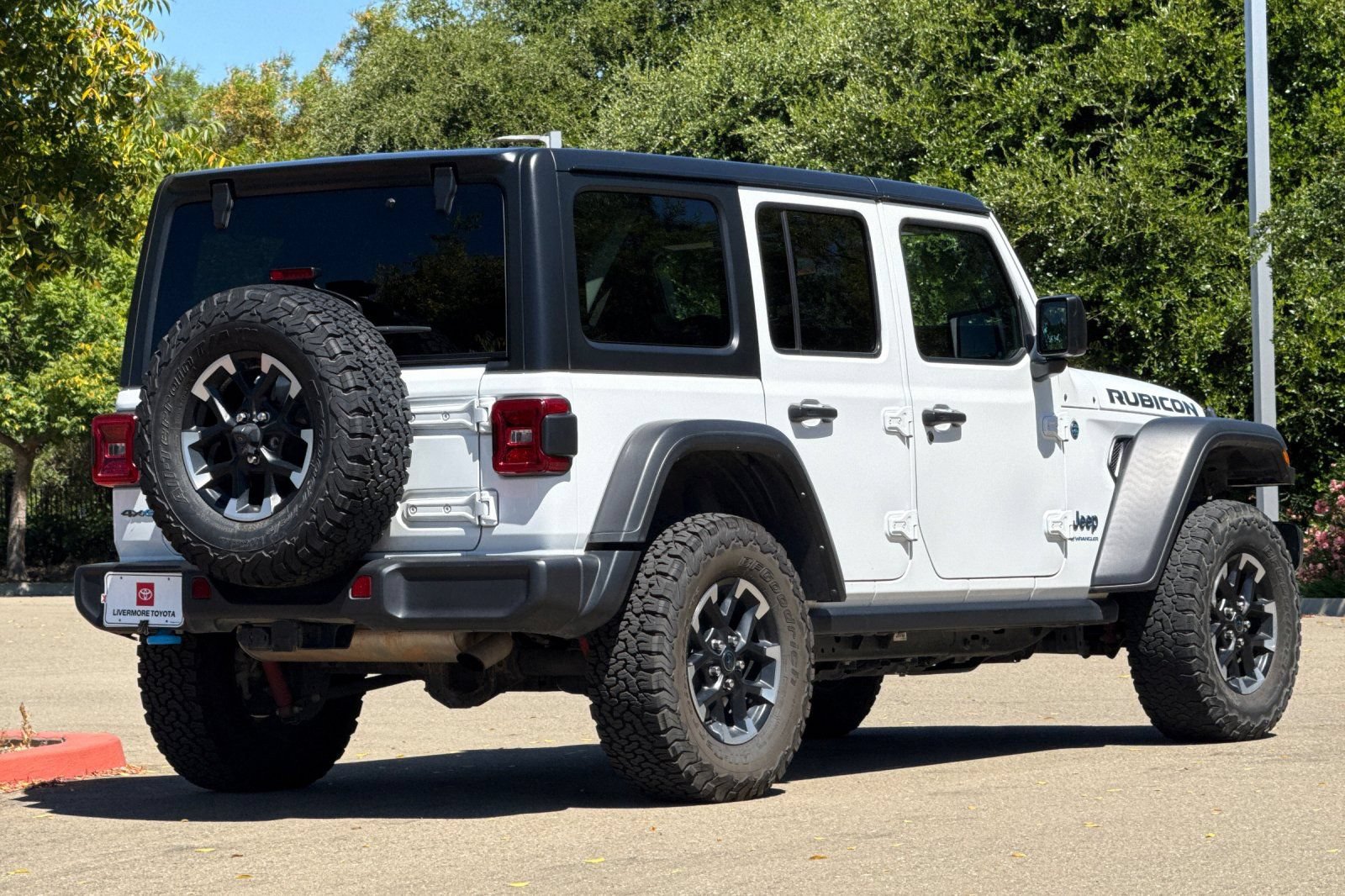 Used 2024 Jeep Wrangler Unlimited Rubicon 4xe AWD/4WD image 4