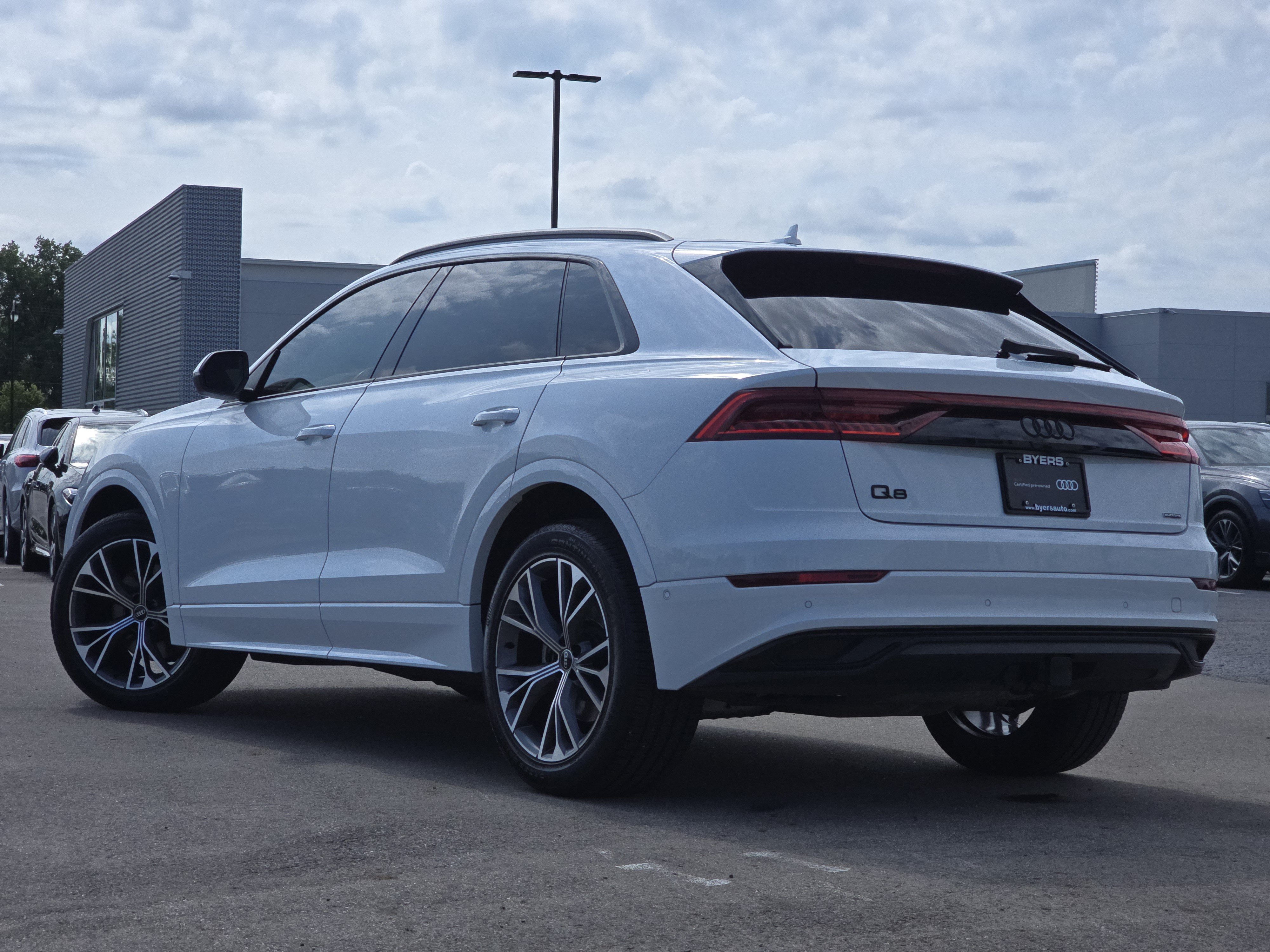 Certified 2022 Audi Q8 Premium w/ Convenience Package AWD/4WD image 5