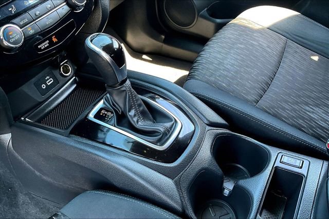 Used 2018 Nissan Rogue SV image 17