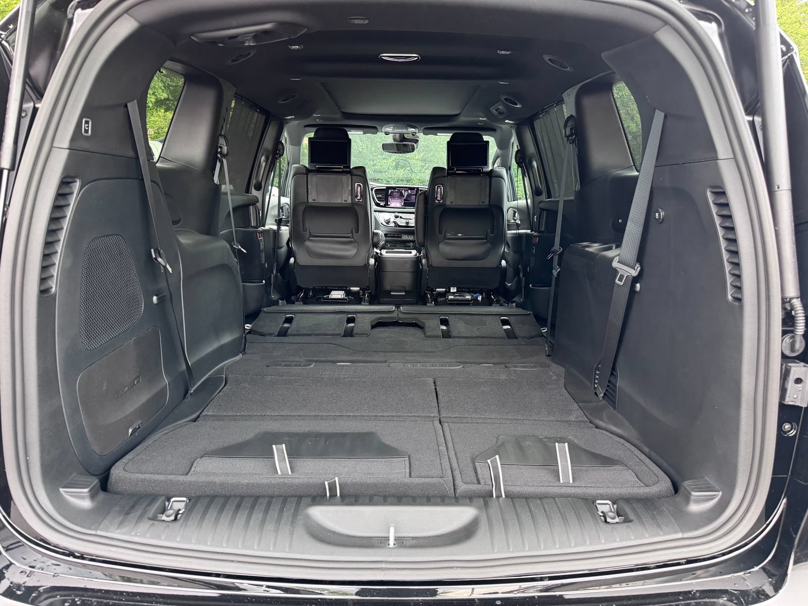 New 2025 Chrysler Pacifica Select w/ Uconnect Theater Family Group AWD/4WD image 9
