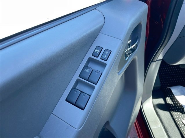 Used 2020 Nissan Frontier SV image 11